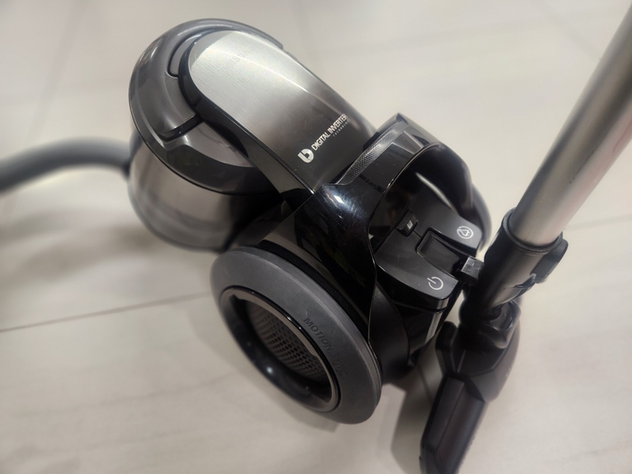 삼성전자가 2015년 출시한 유선 청소기 모션 싱크.