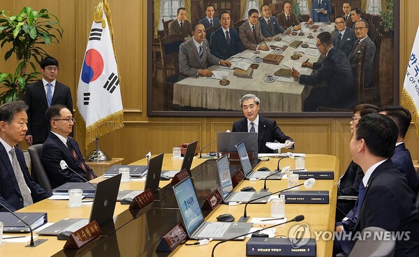 전규열 경영학부 교수: [전규열 칼럼] 금리 인상 시작되나...반도체 호황 속 가려진 서민 경제