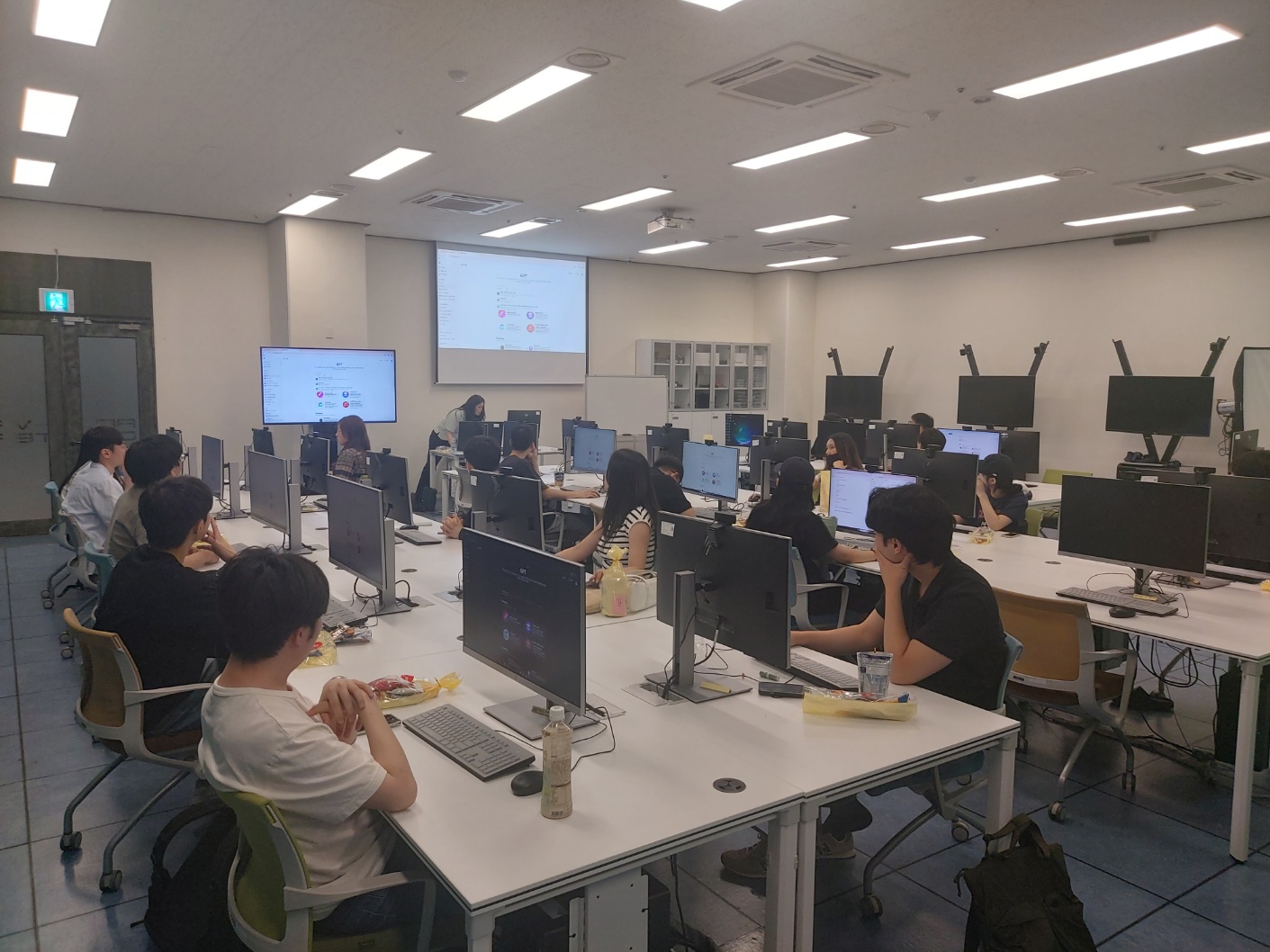 서경대학교 대학일자리플러스본부, ‘생성형 AI툴 기초와 활용 교육’ 성료.jpg
