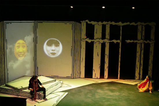 연극 '우화' 중 '해와 달' 장면.png