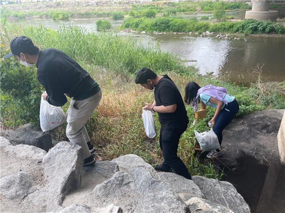 서경대학교 GKS사업단, 2021 정부초청 외국인 한국어 연수생 대상 ‘쓰담달리기’ 봉사활동 전개2.jpeg