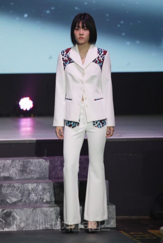 알크미-서경대 패션쇼, 매력적 디자인 넘쳐나는 무대(7).jpg