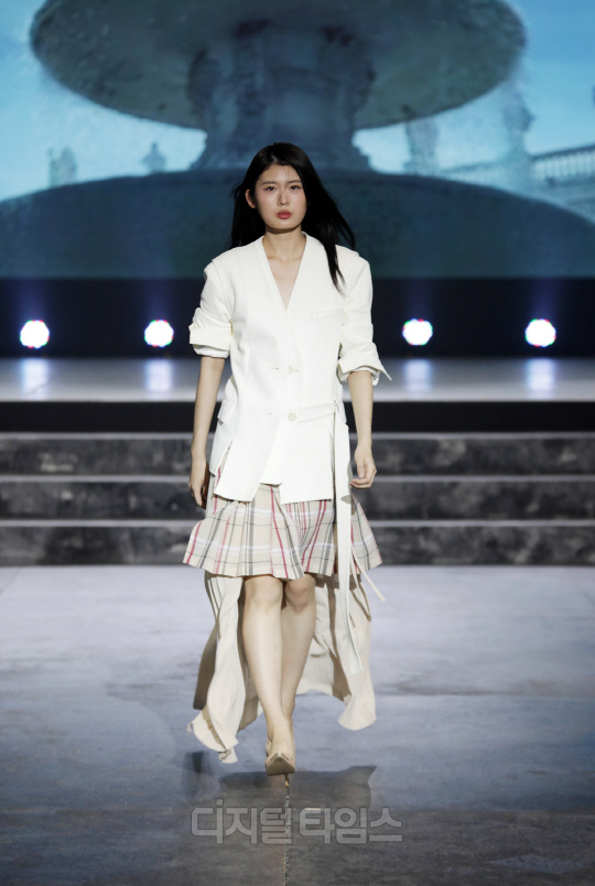 뮤제-서경대 패션쇼, 카리스마 넘치는 무대(2).jpg