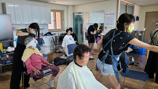 서경대학교 헤어디자인학과 이·미용 봉사팀 ‘아르케’, 2022년 농촌재능나눔 봉사활동 실시(6).png