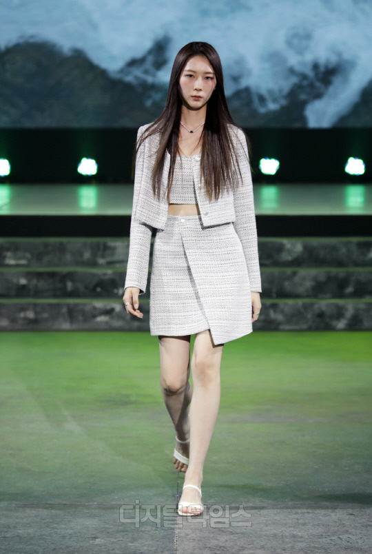리이-서경대 패션쇼, 고급+트렌드 공존하는 무대(7).jpg