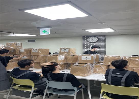 서경대학교 풀잎봉사단, 길음종합사회복지관과 함께 관내 취약계층 어르신 80가구 대상 ‘해신탕으로 건강한 여름나기’ 행사 진행(6).jpg