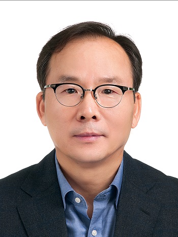 ‘기업의 이해’ 강의를 진행하는 유승규 교수.jpg