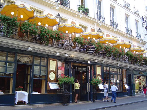 파리의 카페는 상생의 공간 (3).jpg