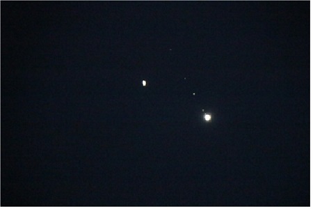 2020년 12월 20일 - 목성과 토성 02 - 노출 시간을 많이 줘서 목성의 위성까지 볼 수 있다.jpg