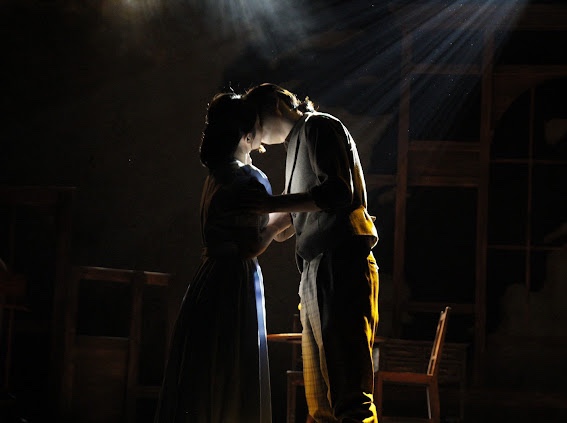 서경대학교 공연예술학부 2025학년도 통합형 공연예술 창의융합 인재양성 프로그램 첫 번째 정기공연 연극 ‘갈매기’ 성황리에 무대에 올려져···작연출 이수민 학우 인터뷰 (4).jpg