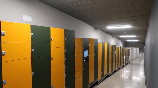 본관-유담관 연결 통로에 위치한 무인 택배함.jpg