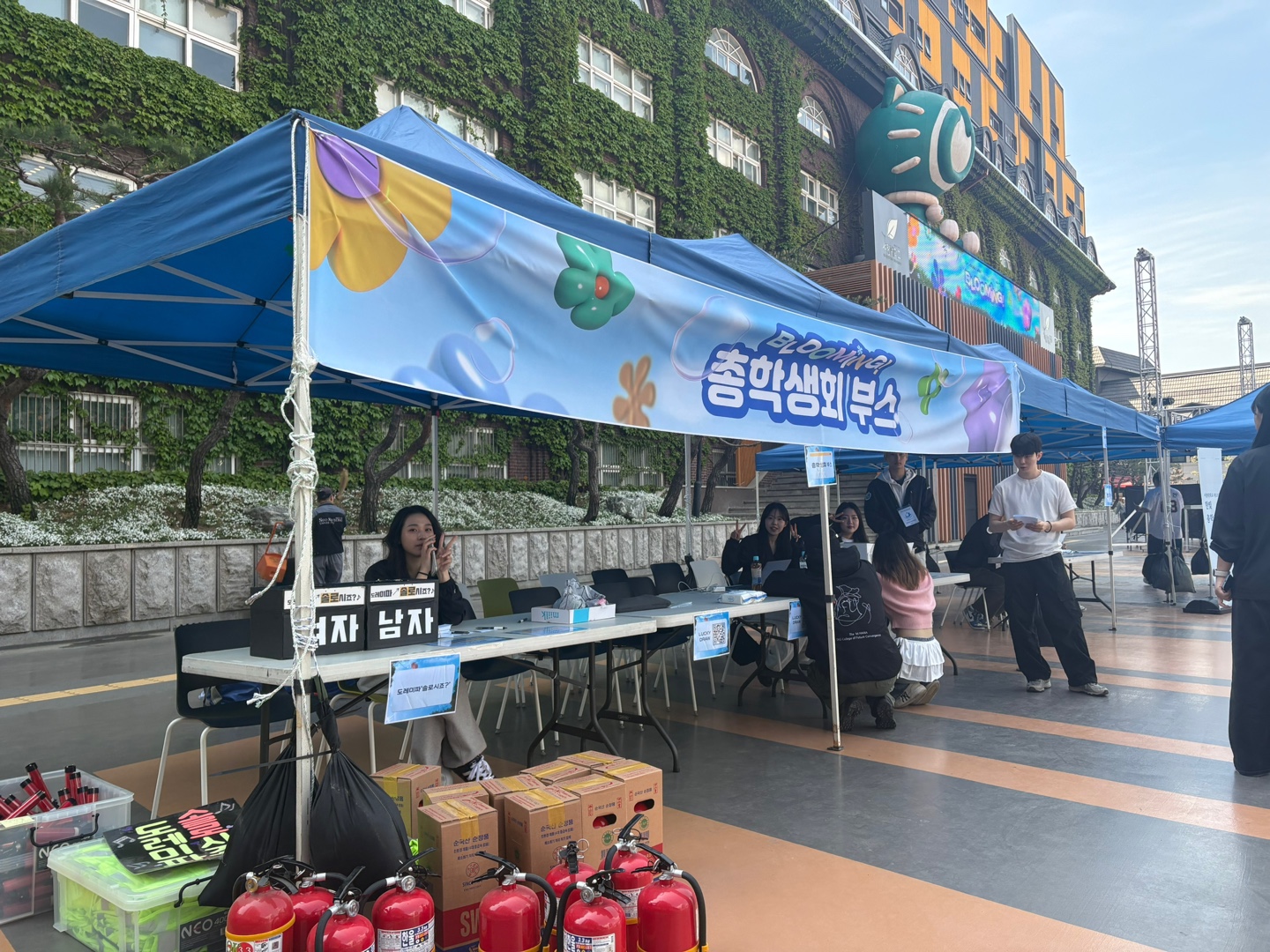 2025 서경대학교 대동제, ‘Blooming’ 주제로 5월 7일 (수)부터 9일 (금)까지 3일간 교내 스콘 스퀘어 등지에서 성황리에 열려 (2).jpg