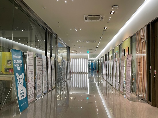 뷰티테라피&메이크업 학과 졸업전시회 현장사진 (1).jpg