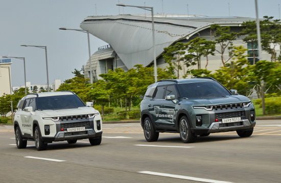 [시승기] 슈퍼모델, 토레스의 매력에 빠지다(5).jpg