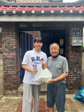 서경대학교 사회봉사지원센터 사회봉사단, 길음종합사회복지관과 함께 관내 취약계층 어르신 80가구 대상 해신탕으로 건강한 여름나기 행사 진행 (8).jpg