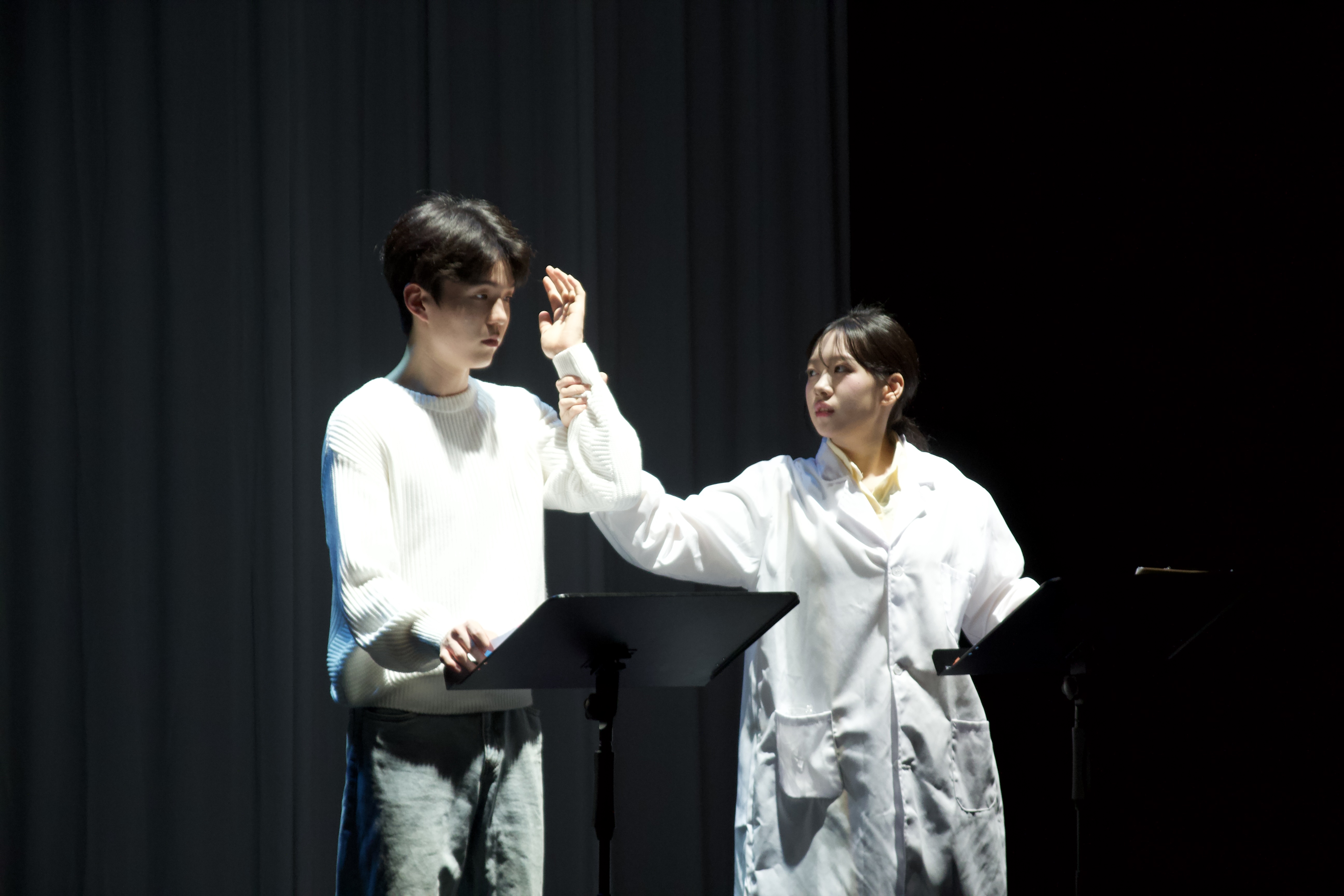 서경대학교 공연예술학부 2025학년도 1학기 산업체 연계형 캡스톤 디자인 학습자 주도형 창작 프로젝트 두 번째 공연 연극 ‘보이맨’ 성황리에 무대에 올려져···작연출 박세주 학우 인터뷰 (2).jpg