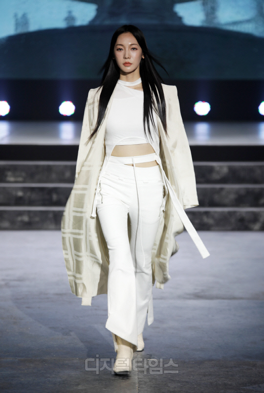 뮤제-서경대 패션쇼, 카리스마 넘치는 무대(5).jpg