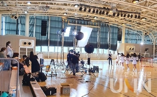 명지전문대에서 진행된 리치걸 뮤직비디오 촬영.jpg