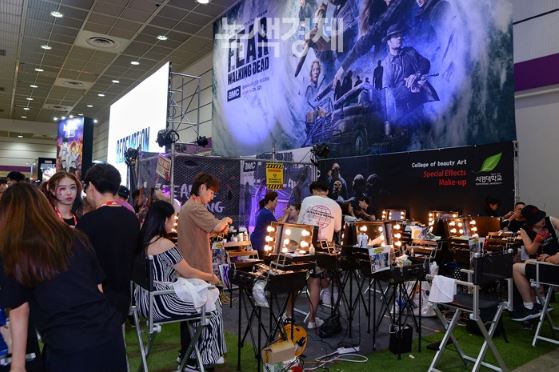 AMC 피어 더 워킹 데드2.JPG