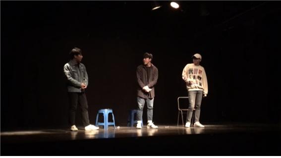 ‘연기를 사랑하는 패거리’2.jpg