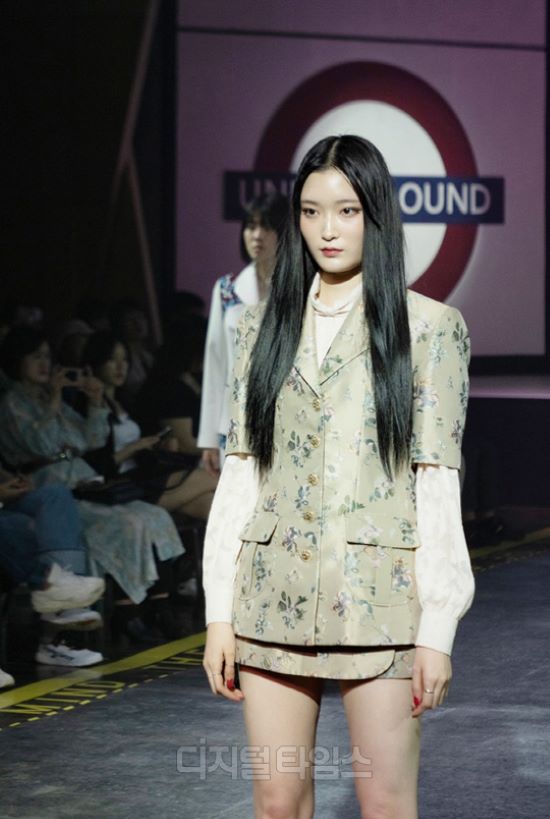 알크미-서경대 패션쇼, 매력적 디자인 넘쳐나는 무대(2).jpg