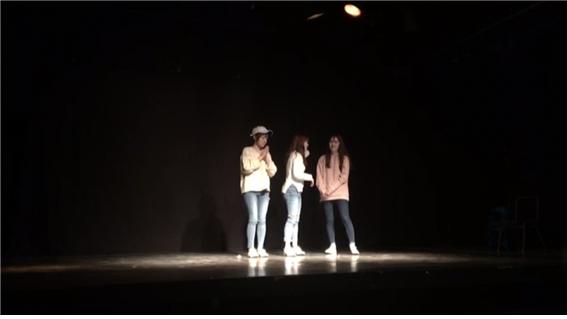 ‘연기를 사랑하는 패거리’3.jpg