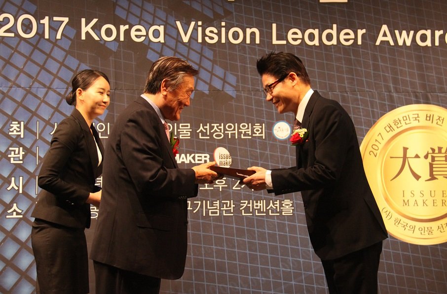 구자억 학장님 수상 사진1.jpg