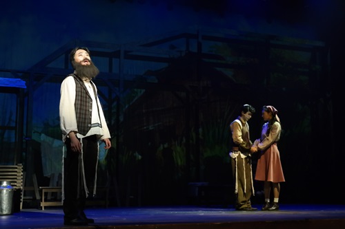 뮤지컬 지붕위의 바이올린 공연사진(2).JPG