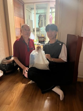 서경대학교 사회봉사지원센터 사회봉사단, 길음종합사회복지관과 함께 관내 취약계층 어르신 80가구 대상 해신탕으로 건강한 여름나기 행사 진행 (7).jpg