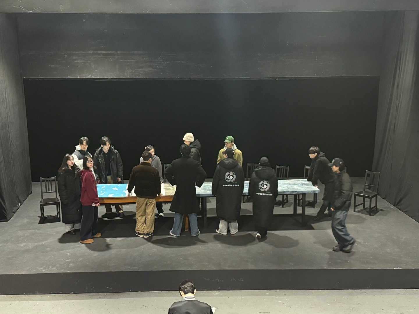 서경대학교 공연예술학부 2024학년도 2학기 1학년 기말공연 연극 12인의 성난 사람들 성황리에 무대에 올려져···기획담당 김상우 학우 인터뷰 (4).jpg