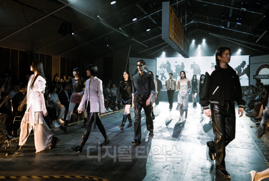 Mind the gap 패션쇼 선보이는 서경대 모델들 (2).jpg