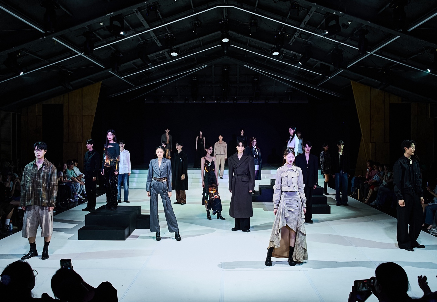서경대학교 공연예술학부 모델연기전공, 2025학년도 제10회 졸업작품 패션쇼 ‘Metamorphosis[탈피]’ 성공적인 마무리···연출 서윤우(공연예술학부 모델연기전공 24기) 학우 인터뷰(3).jpg