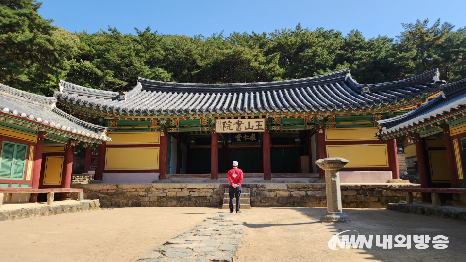 신춘 인터뷰 무한한 콘텐츠의 보물 창고, 향교·서원은 참어른을 만드는 학교다(3).jpg