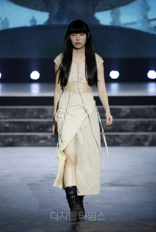 뮤제-서경대 패션쇼, 카리스마 넘치는 무대(4).jpg