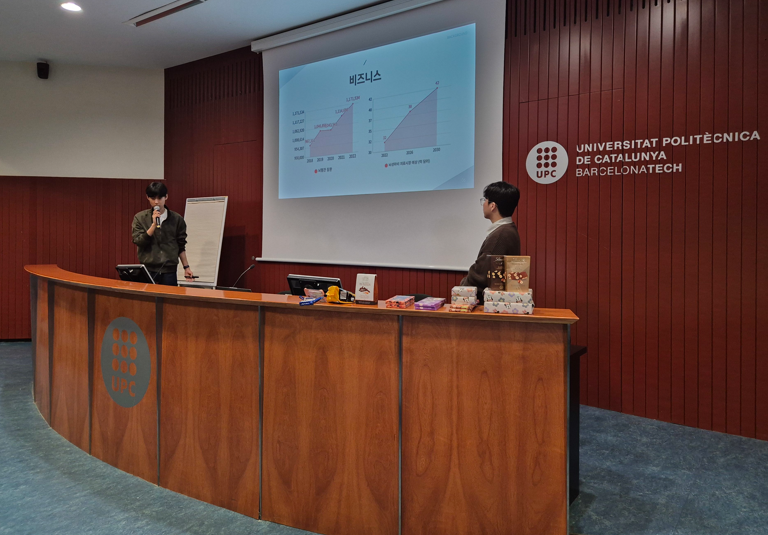 서경대학교 AI기술융합연구·교육센터, ‘SW전문인재양성사업 교육생 2025 MWC 바르셀로나 연수후기 공유회’ 성료(4).png