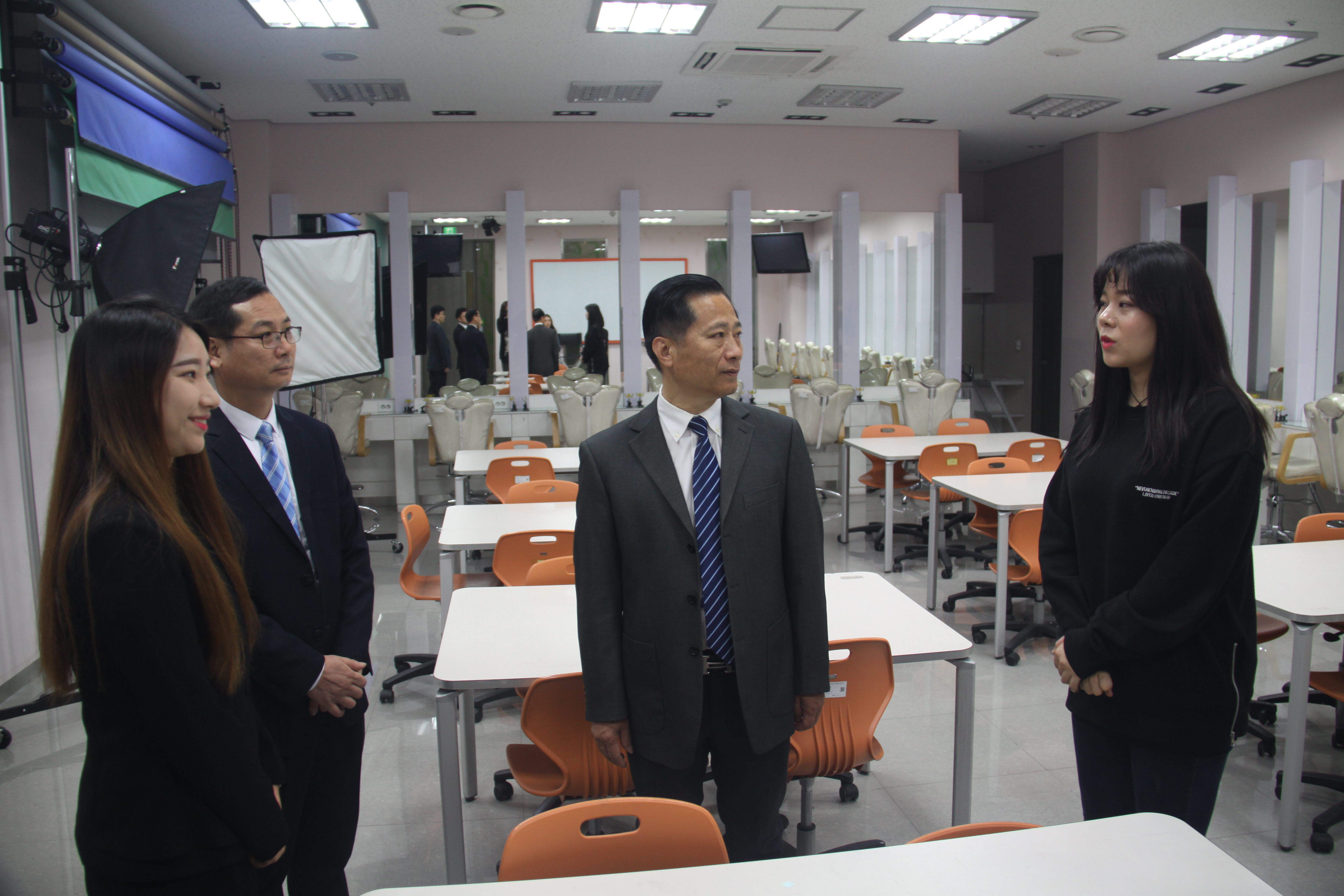 기업집단_미용예술대학 강의실.JPG