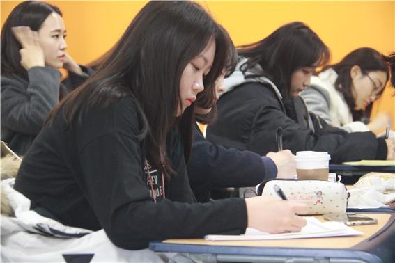 문화콘텐츠학과 유택근 대표 특강 개최 6.jpg