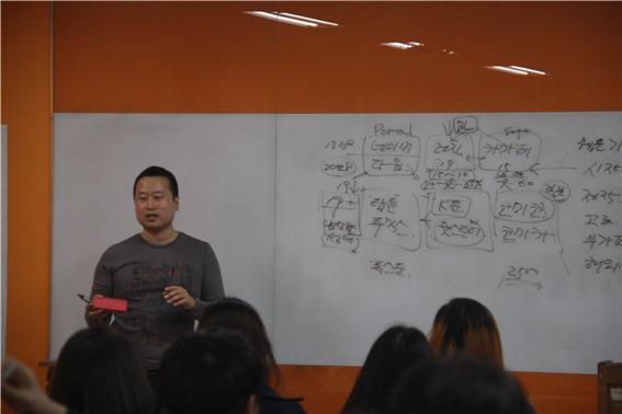 문화콘텐츠학과 유택근 대표 특강 개최 5.jpg