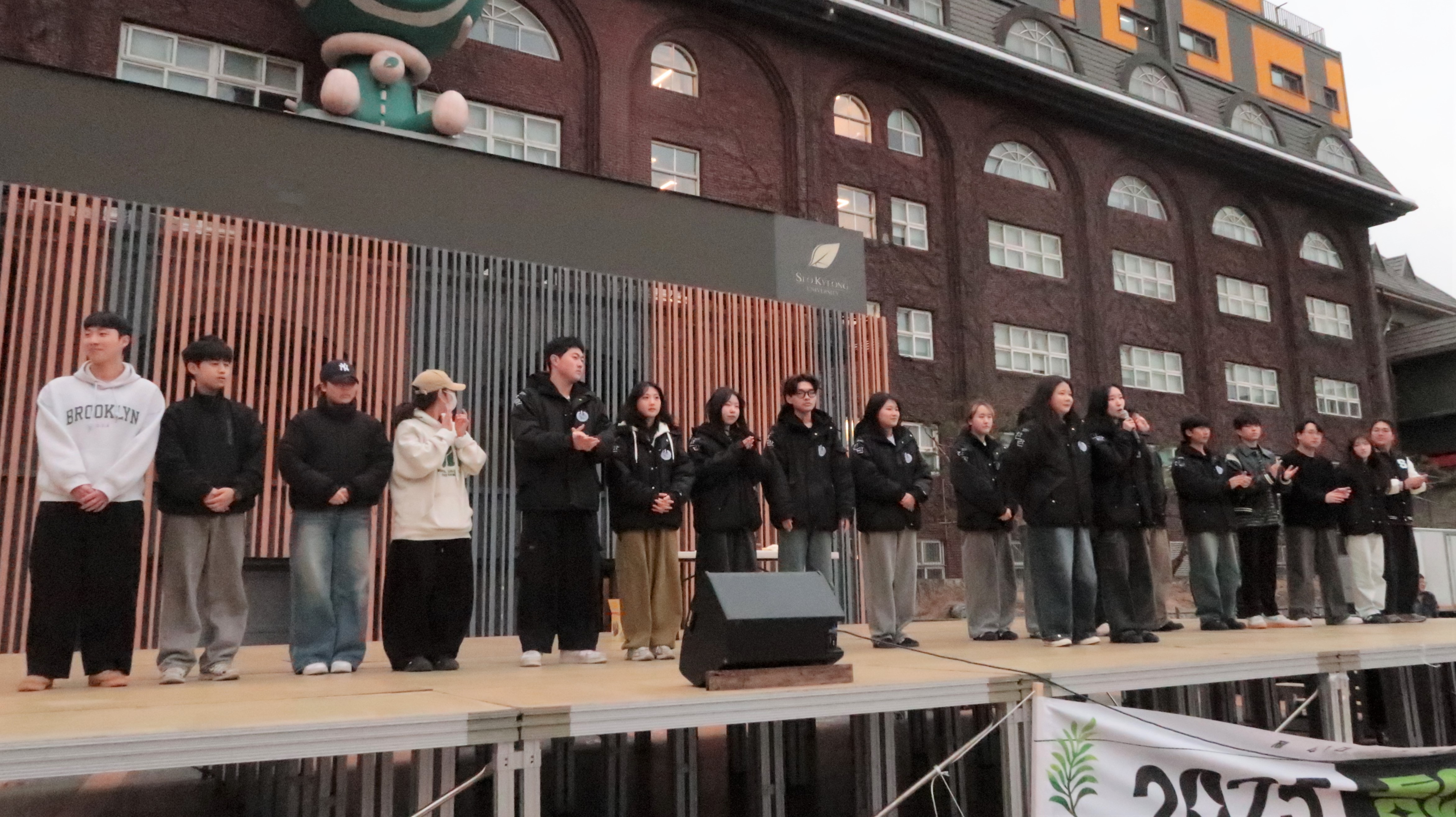 ‘2025학년도 서경대학교 해오름제’, 3월 27일(목) 오후 6시 30분 교내 SKON SQUARE에서 성황리에 열려 (3).jpg