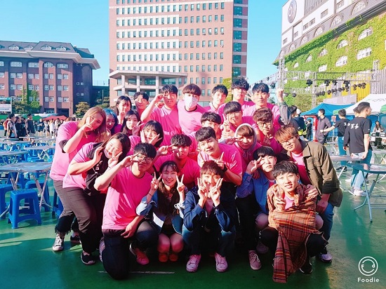 대동제를 준비하는 공공인적자원학과 학우들.jpg