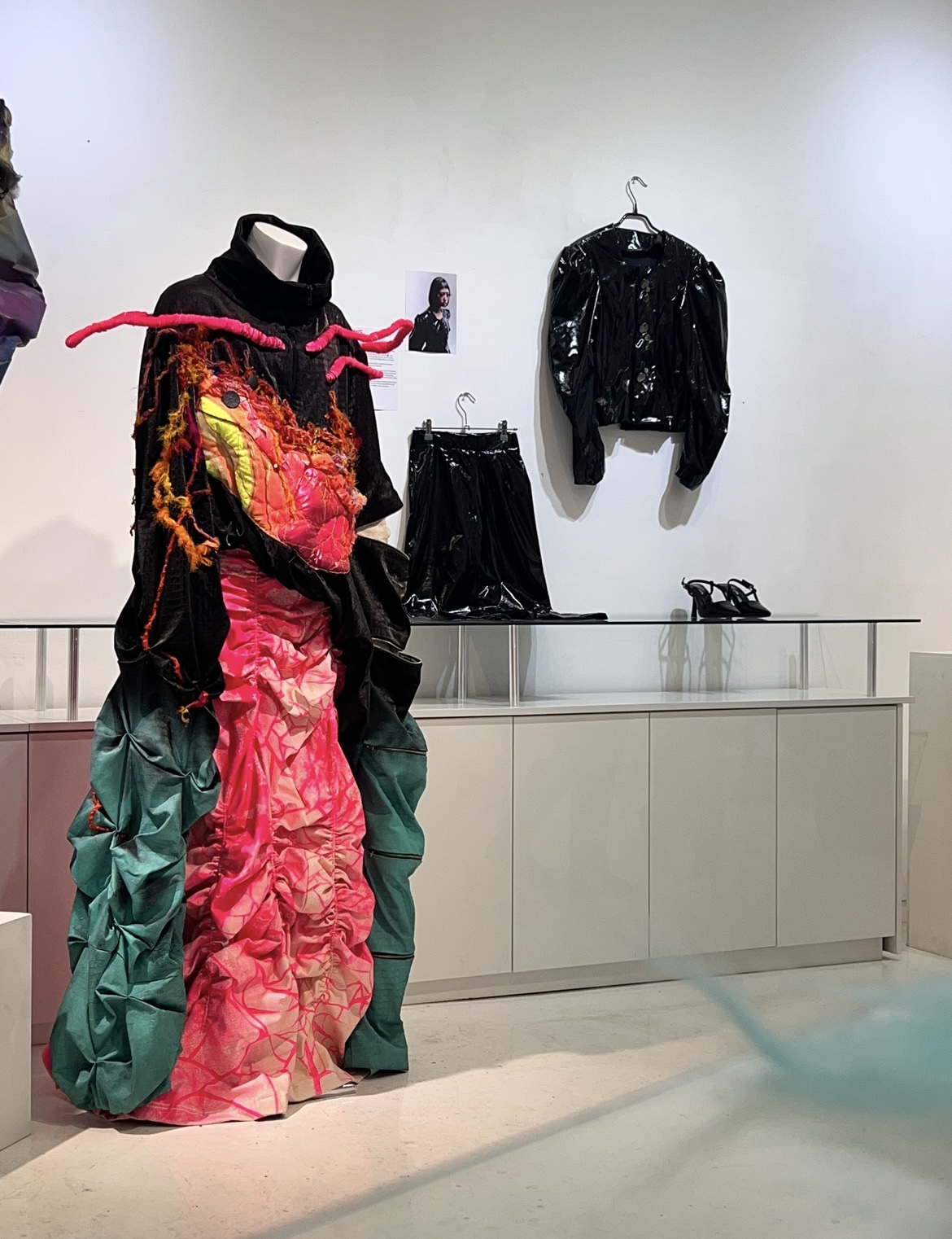 2025 서경대학교 무대패션전공 졸업작품 전시회 ‘No Answer The identity of ‘I’‘ 성황리에 개최 (10).jpg