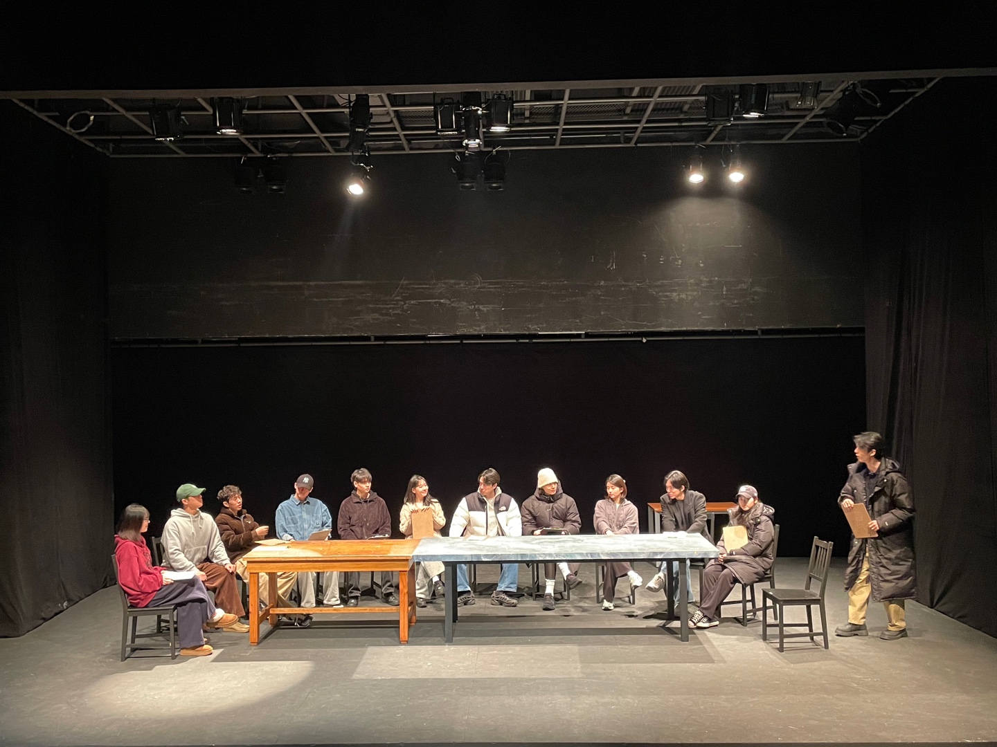 서경대학교 공연예술학부 2024학년도 2학기 1학년 기말공연 연극 12인의 성난 사람들 성황리에 무대에 올려져···기획담당 김상우 학우 인터뷰 (5).jpg