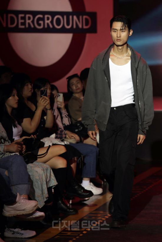 새비지-서경대 패션쇼 자연스럽고 자유분방한 무대(4).jpg