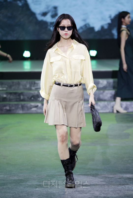 리이-서경대 패션쇼, 고급+트렌드 공존하는 무대(13).jpg