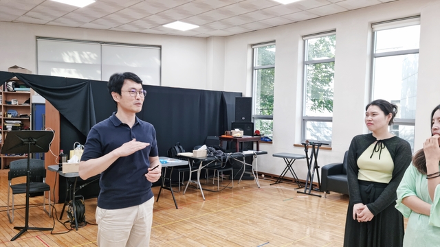 뮤지컬 ‘미싱링크’ 초연 앞두고…이종석 연출가 “내 욕망 세상과 무엇이 닿아있는지 들여다보면 좋을 것”(2).jpg