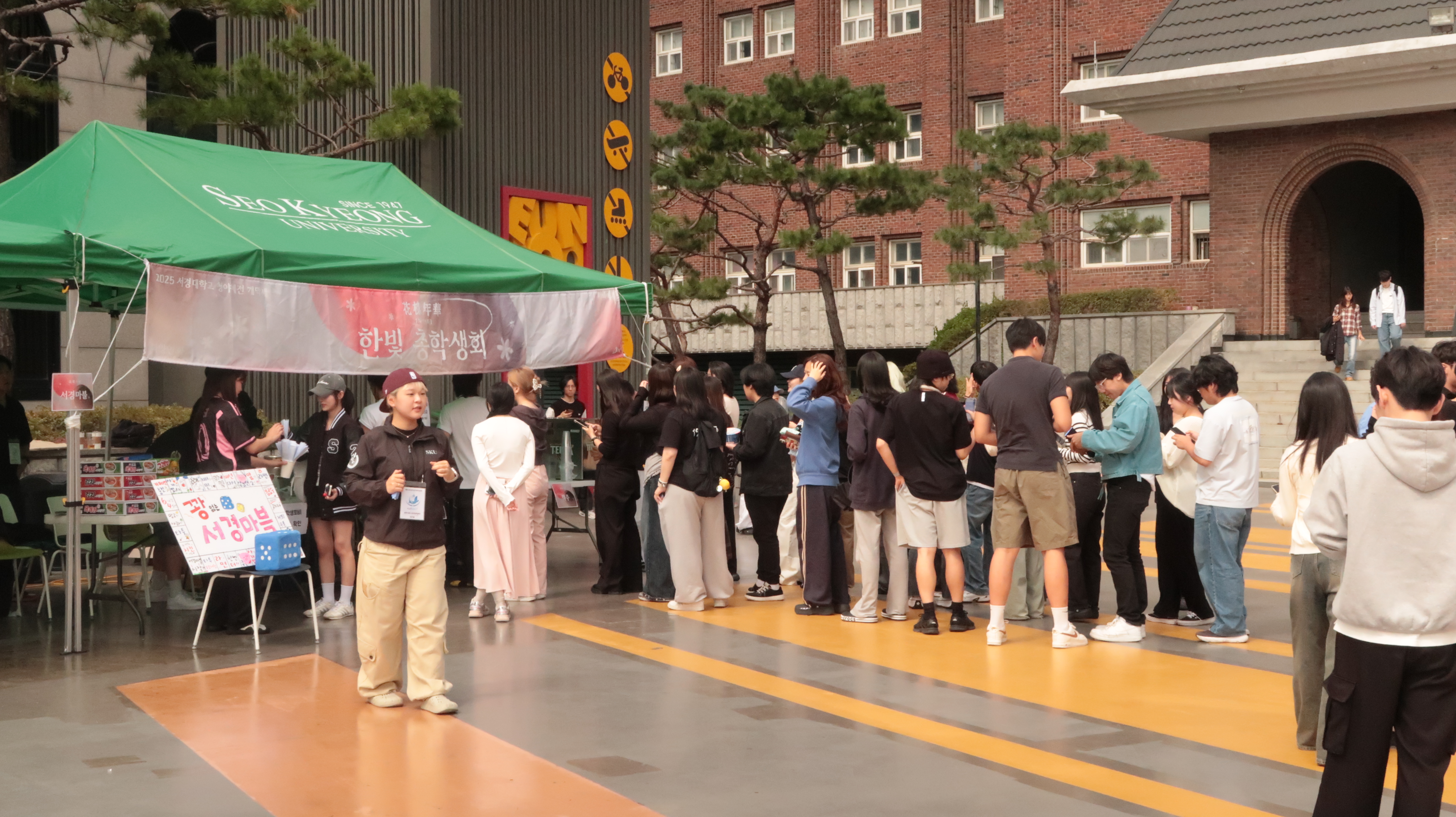 2025 서경대학교 청야체전 개막제, ‘花樣年華 화양연화’ 주제로 성황리에 열려 (7).jpg