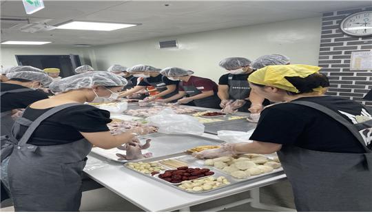 서경대학교 풀잎봉사단, 길음종합사회복지관과 함께 관내 취약계층 어르신 80가구 대상 ‘해신탕으로 건강한 여름나기’ 행사 진행(2).jpg