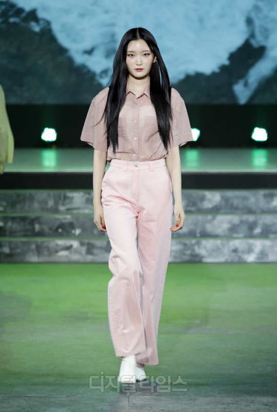 리이-서경대 패션쇼, 고급+트렌드 공존하는 무대(11).jpg