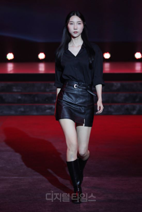 새비지-서경대 패션쇼 자연스럽고 자유분방한 무대(8).jpg