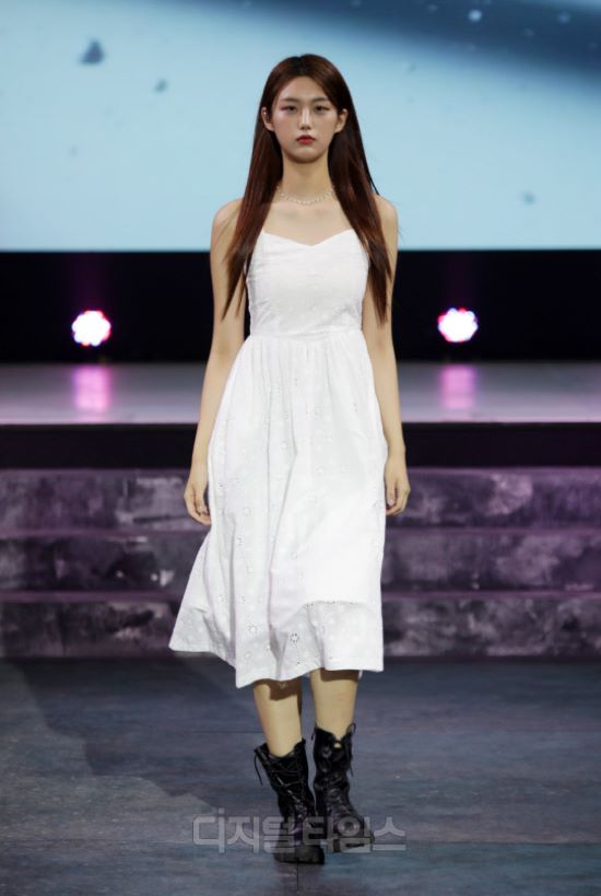 알크미-서경대 패션쇼, 매력적 디자인 넘쳐나는 무대(5).jpg